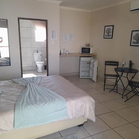 Eden Chalets Windhoek Exteriör bild