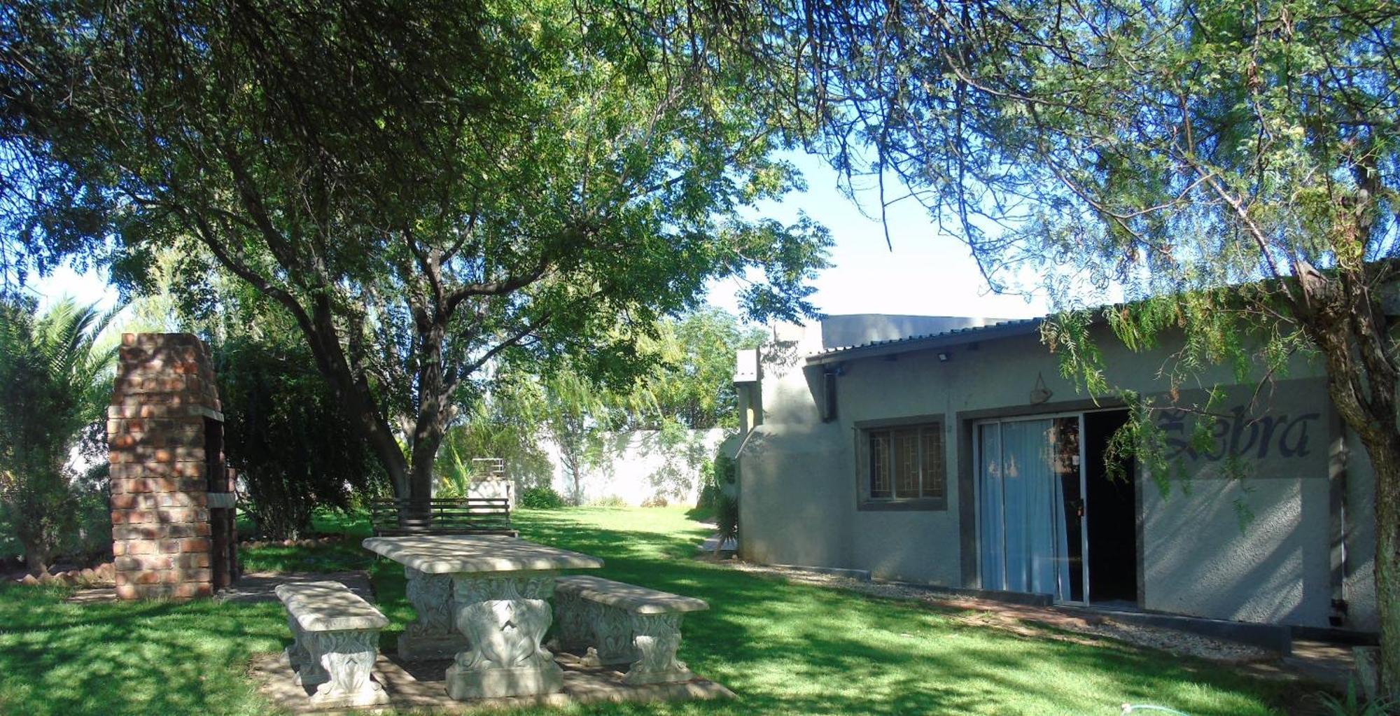 Eden Chalets Windhoek Exteriör bild